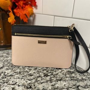 Kate Spade wristlet ♠️